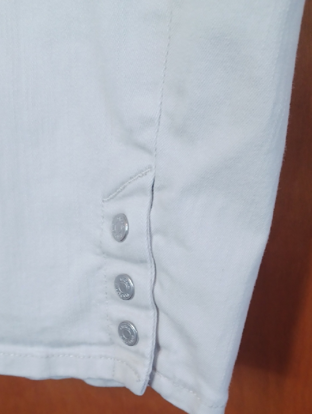 Gloria Vanderbilt "Sasha" Skimmer Sz. 16. L.16.5".R.11.5". W.38". Silver Buttons - Picture 3 of 11